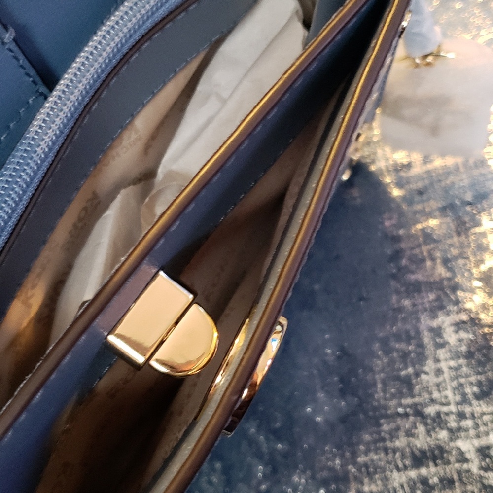 MICHAEL Kors Purse - Picture 8 of 16